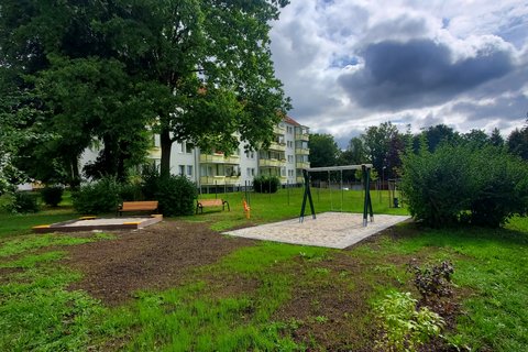 Schaukeln, Wippen und Buddeln – Neuer Spielplatz in der Ernst-Thälmann-Siedlung